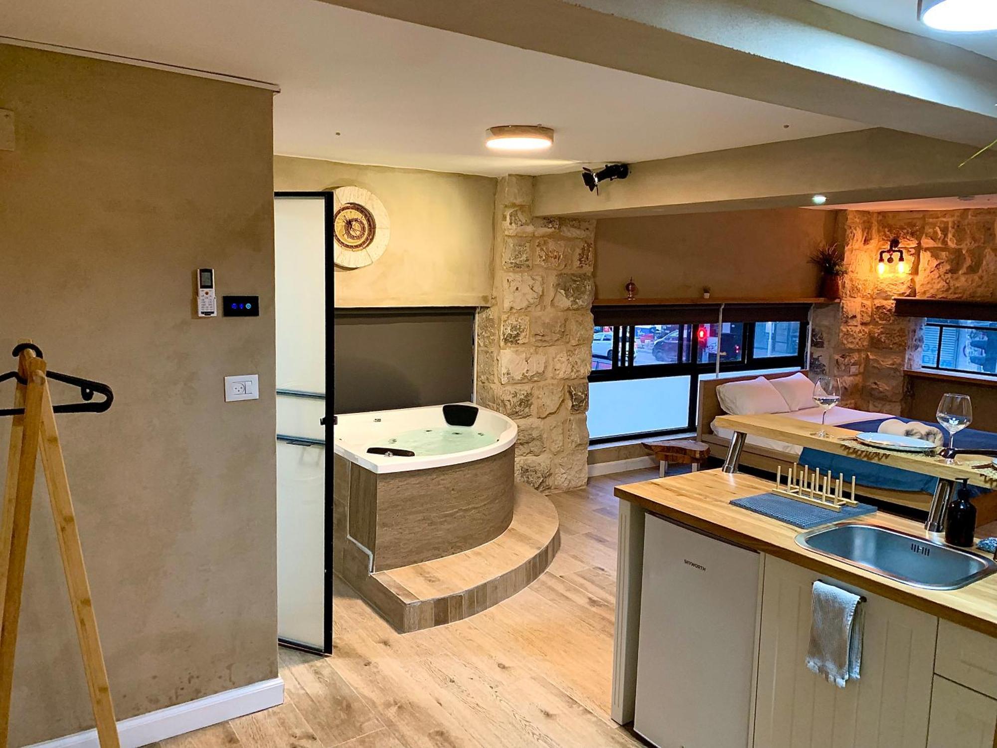 Boutique Apartment In Heart Of Хайфа Экстерьер фото